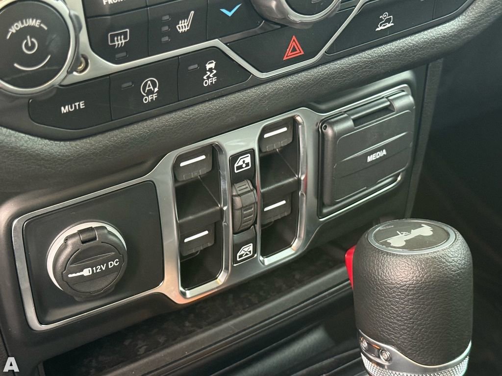 Used 2025 Jeep Wrangler Sport S image 22