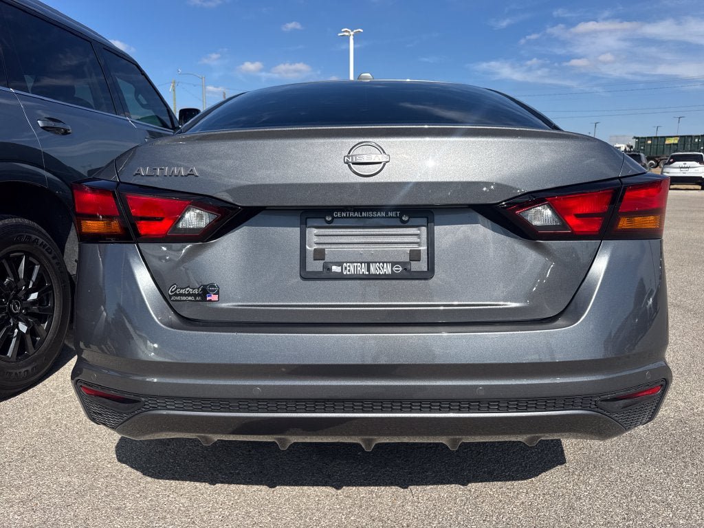 Used 2025 Nissan Altima 2.5 S FWD image 8