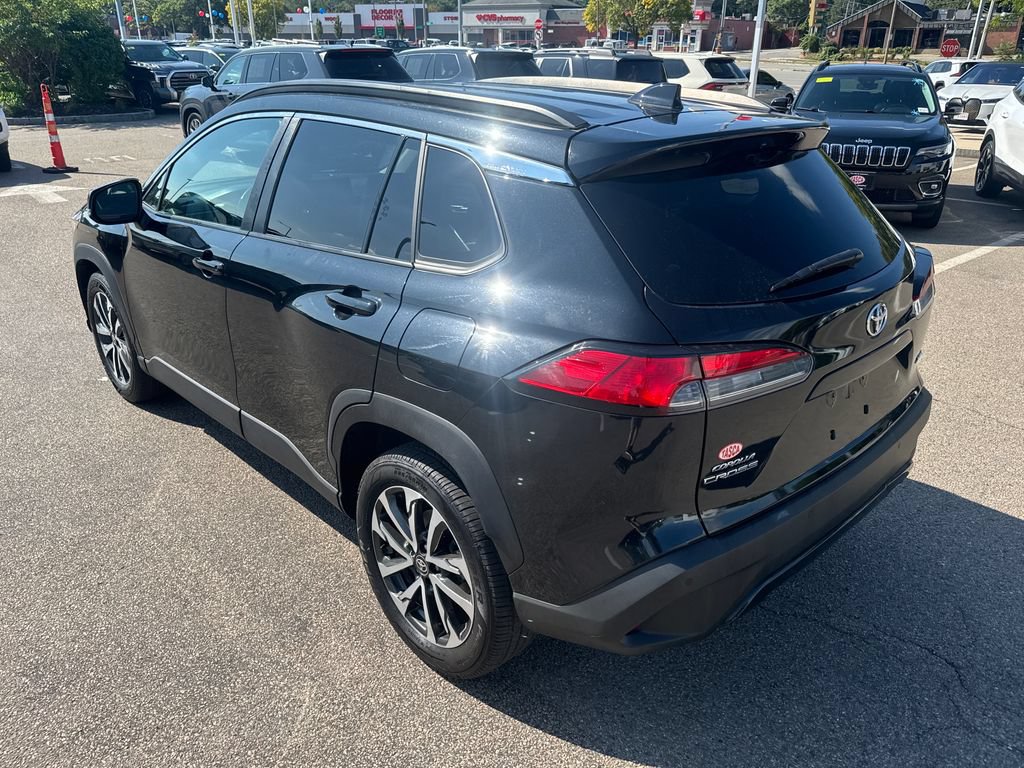 Used 2025 Toyota Corolla Cross XLE FWD image 5