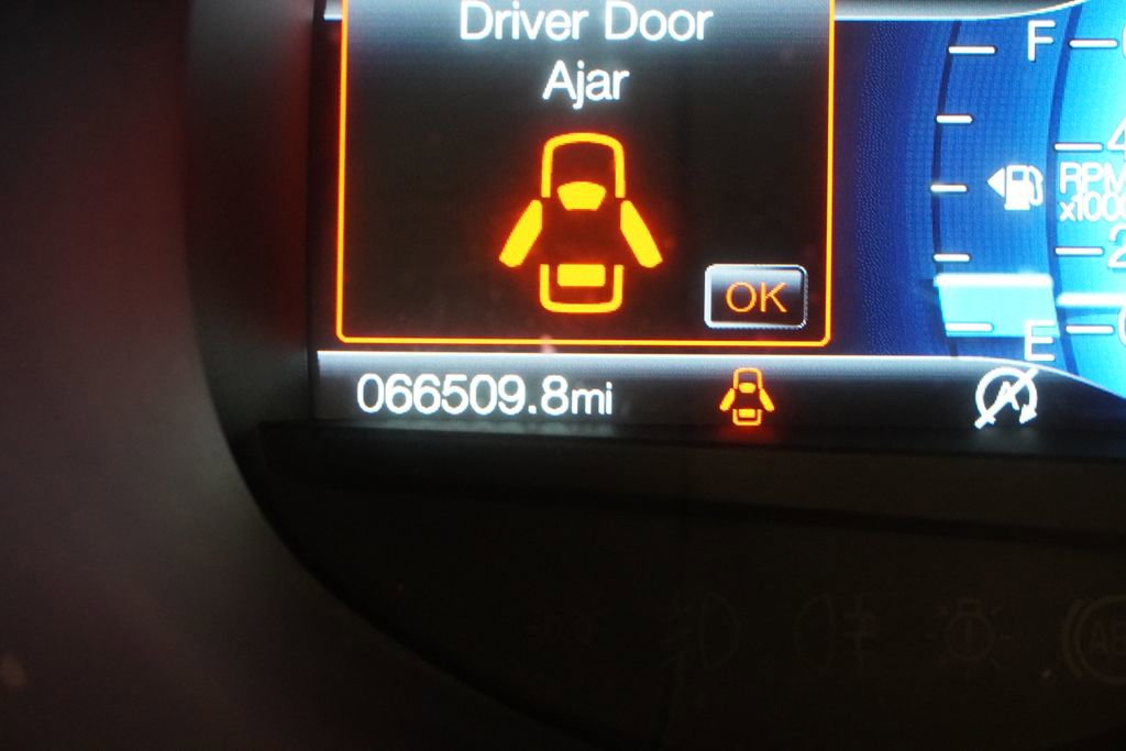 Used 2019 Ford Edge Titanium w/ Cold Weather Package AWD/4WD image 5