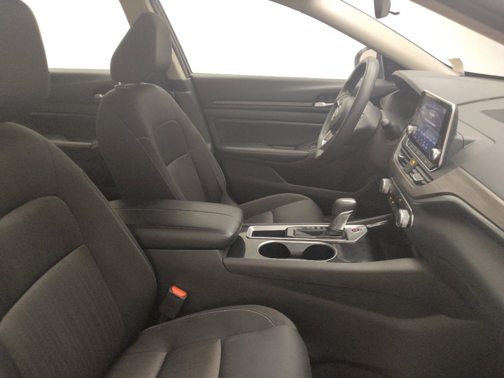 Used 2024 Nissan Altima 2.5 SV FWD image 21