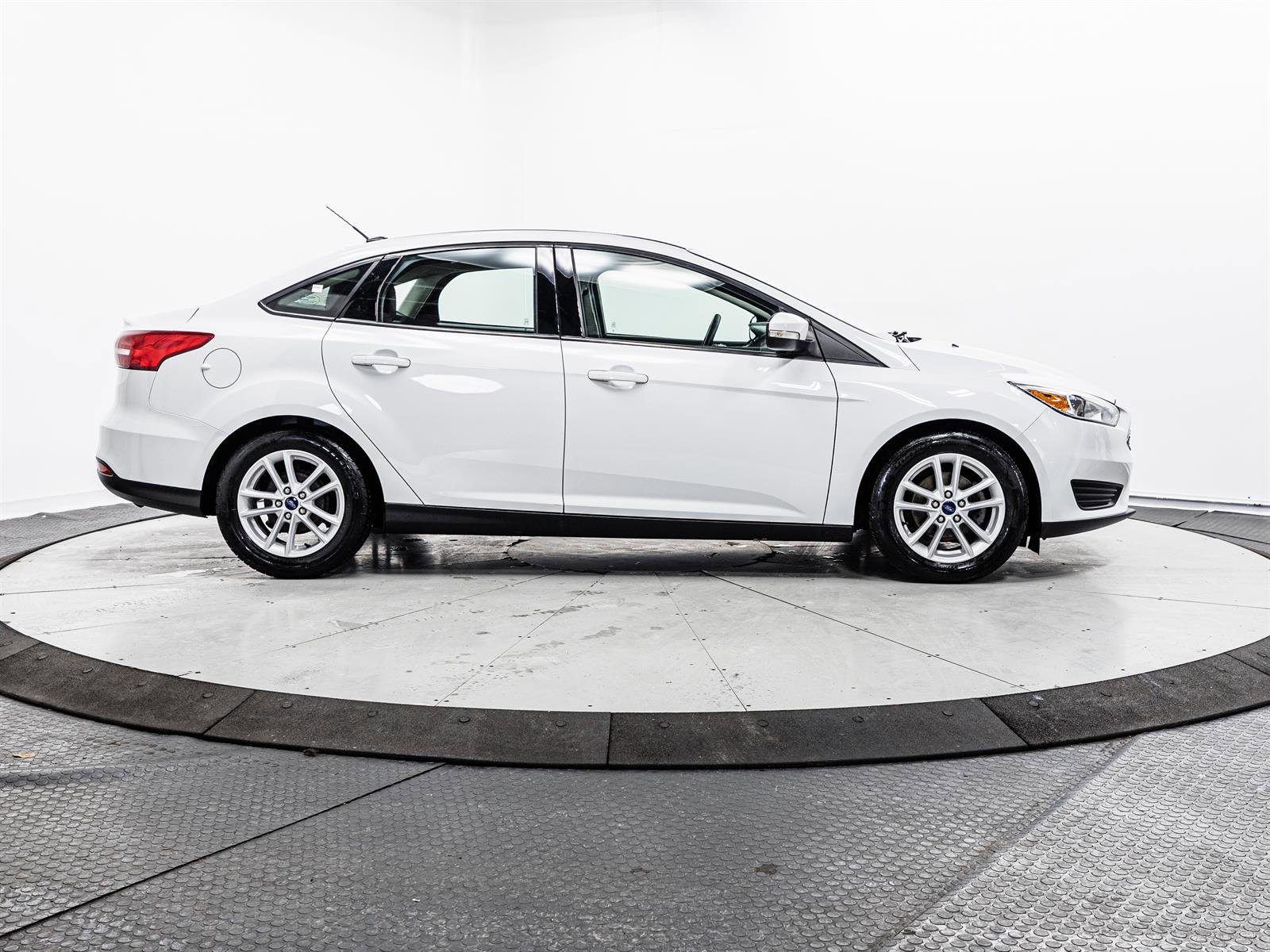 Used 2018 Ford Focus SE w/ Cold Weather Package image 11
