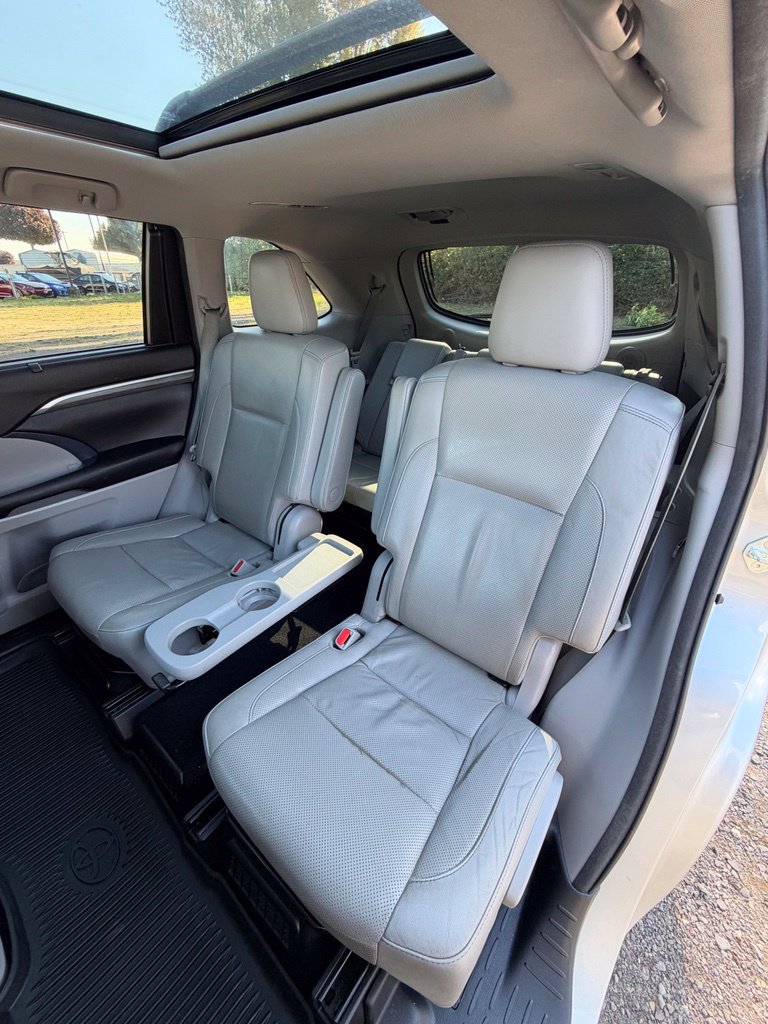 Used 2017 Toyota Highlander Limited Platinum AWD/4WD image 27