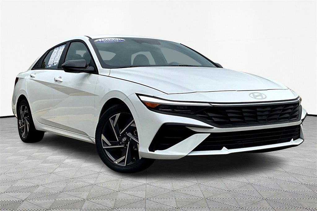 Certified 2025 Hyundai Elantra Sport image 12