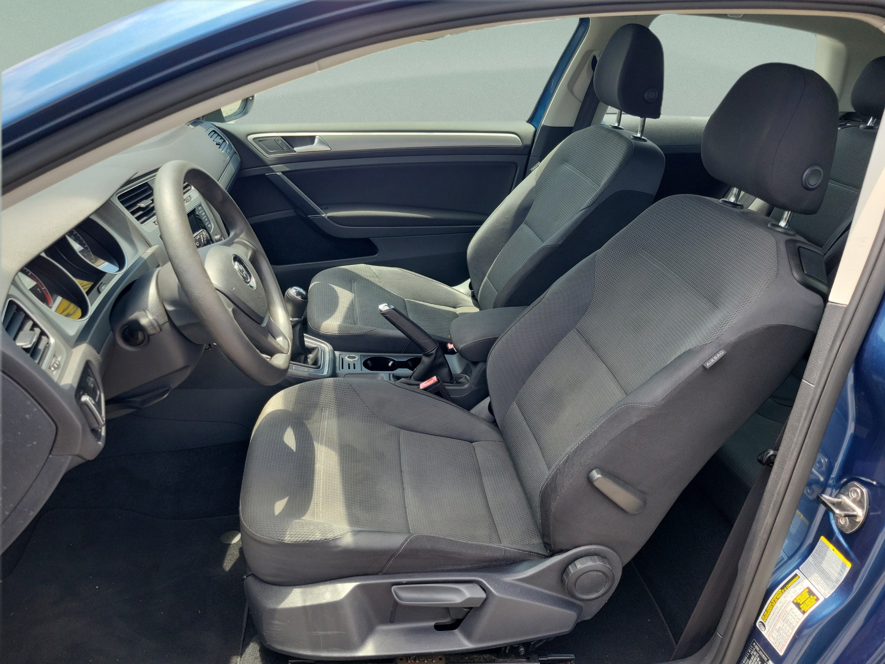 Used 2015 Volkswagen Golf S FWD image 17