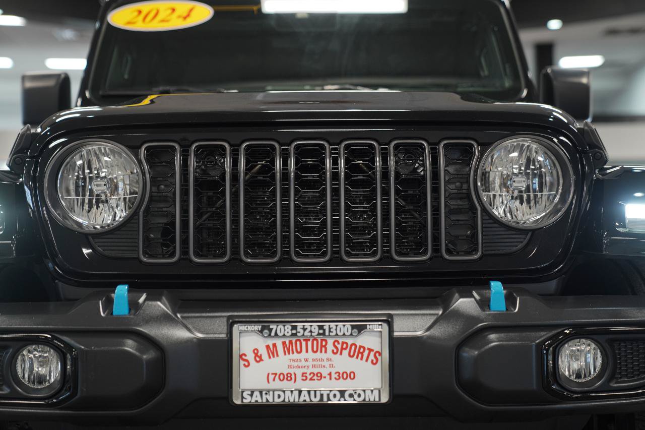 Used 2024 Jeep Wrangler Unlimited w/ Convenience Group AWD/4WD image 4