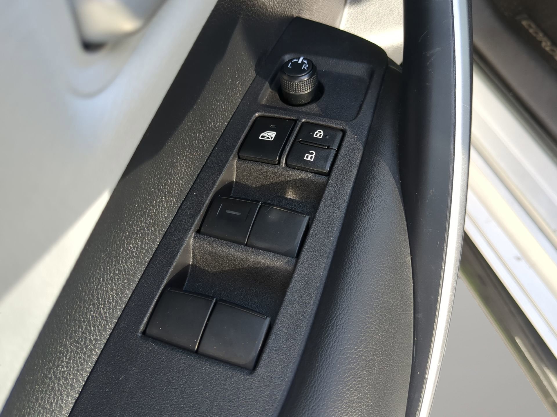 Used 2024 Toyota Corolla SE FWD image 19