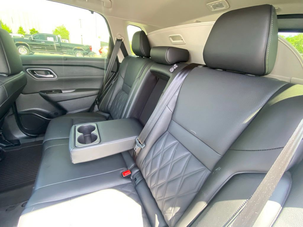 Used 2024 Nissan Rogue Platinum w/ Platinum Premium Package AWD/4WD image 24