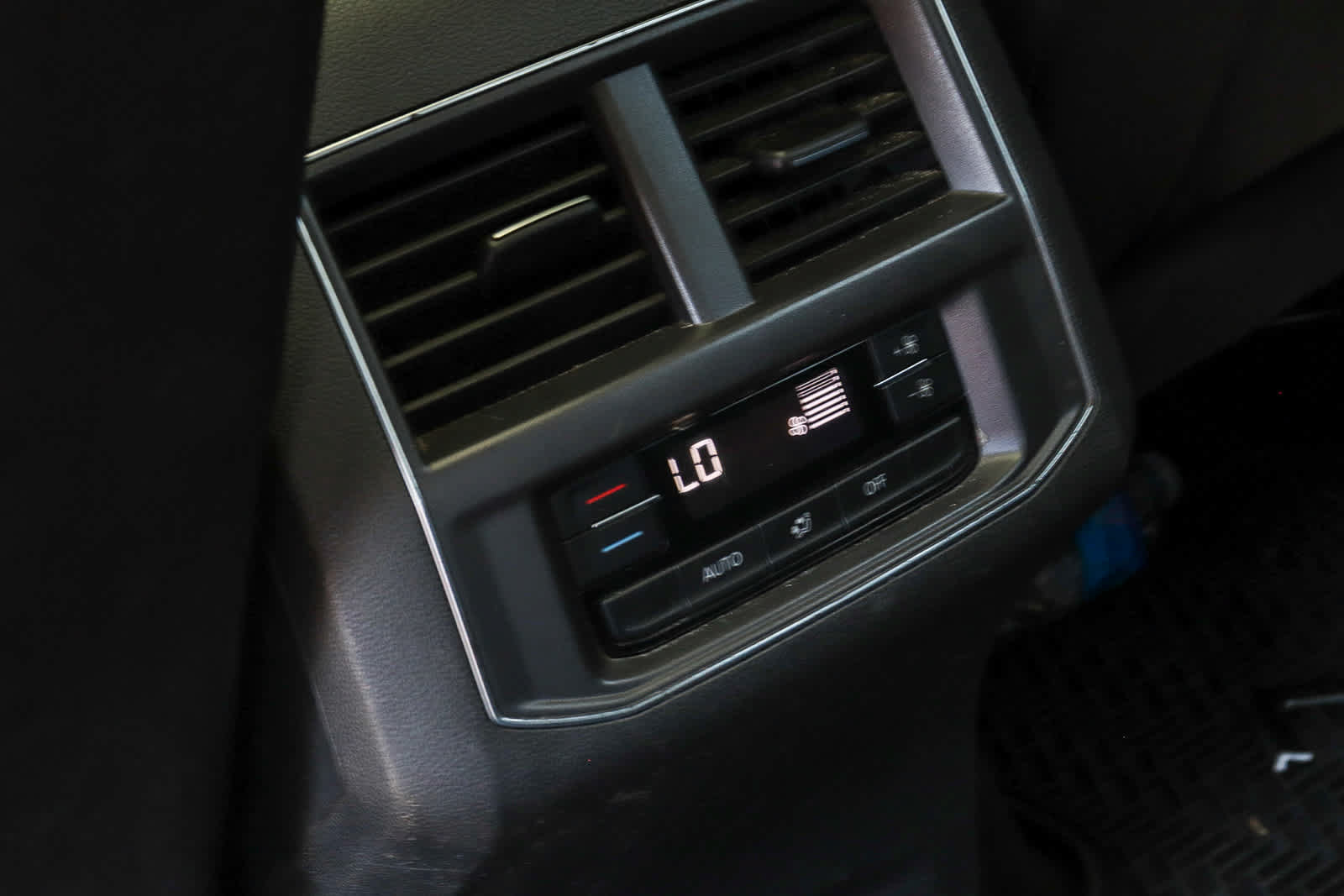 Used 2018 Volkswagen Atlas SEL AWD/4WD image 22