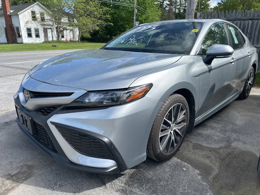 Used 2023 Toyota Camry SE FWD image 1