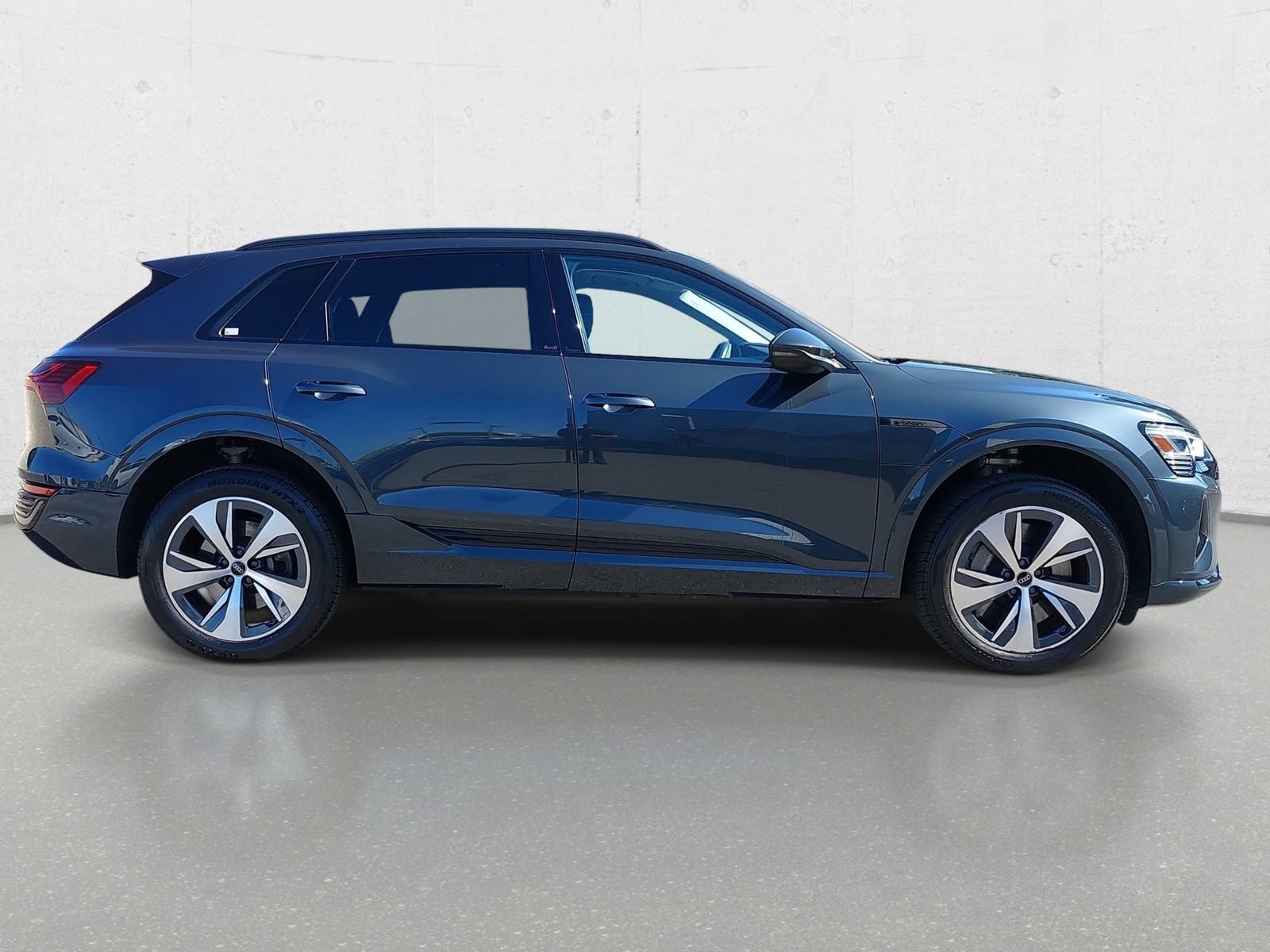 Used 2024 Audi Q8 e-tron Premium Plus AWD/4WD image 4