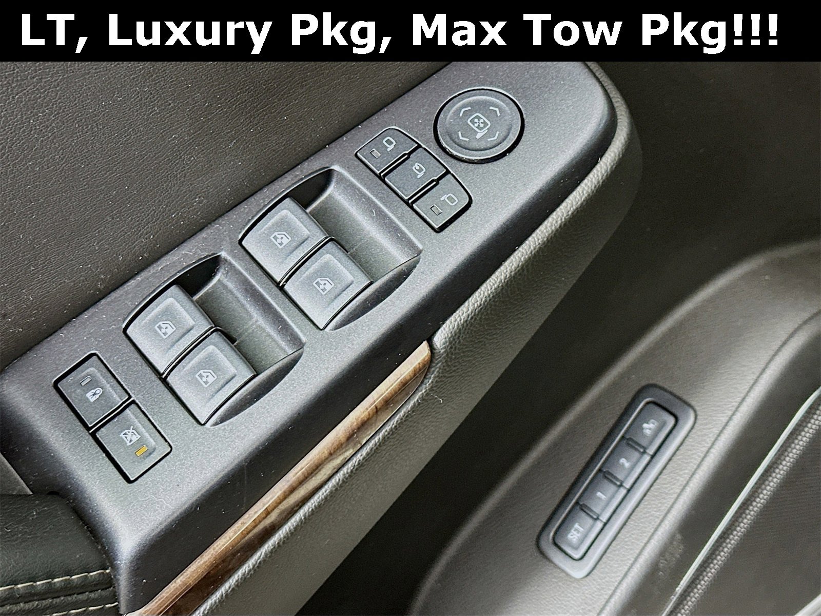 Used 2018 Chevrolet Suburban LT image 19