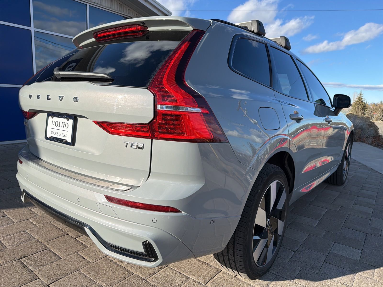 Certified 2025 Volvo XC60 T8 Plus w/ Protection Package Premier image 2