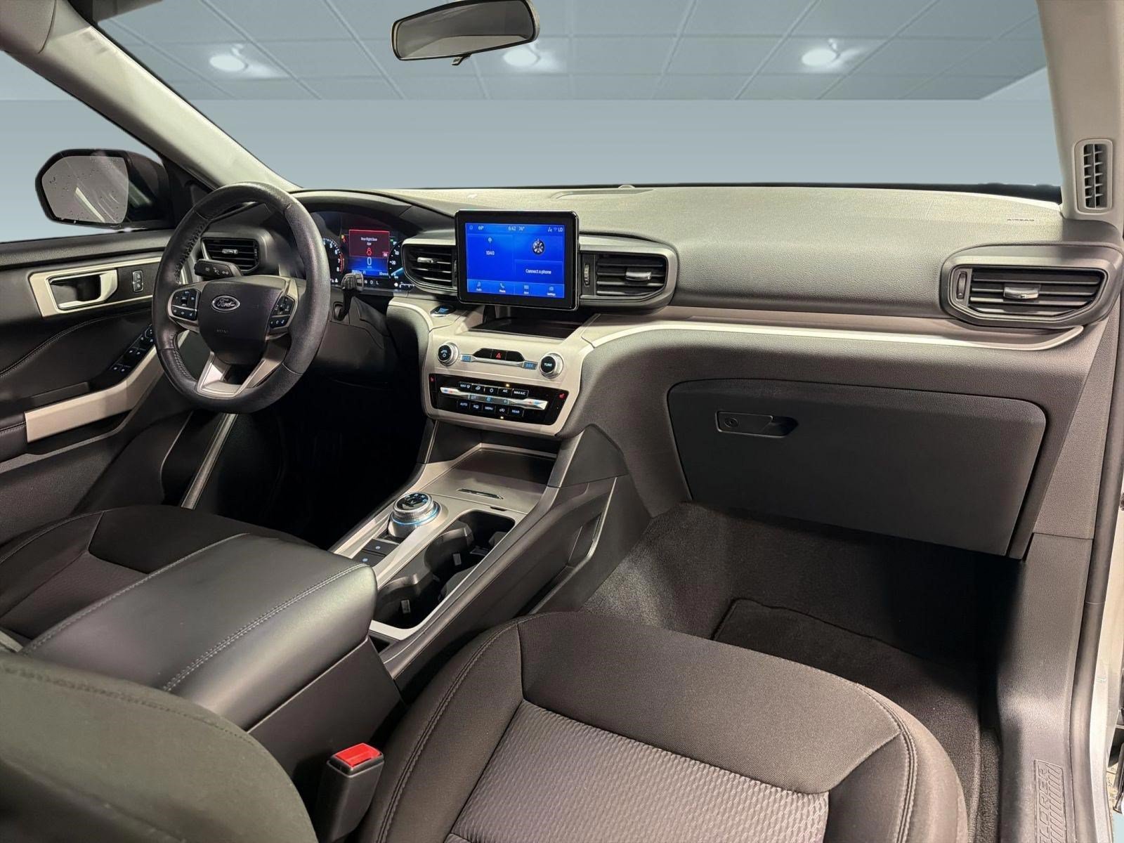 Used 2024 Ford Explorer XLT RWD image 28