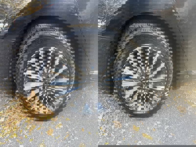 Used 2017 Kia Cadenza Premium w/ Luxury Package image 11