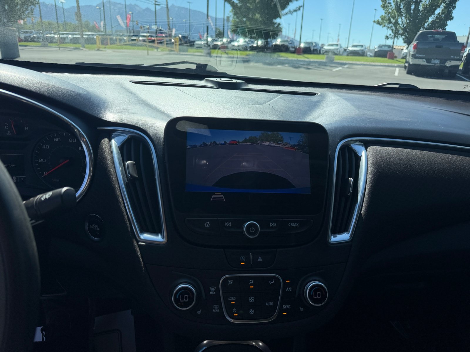 Used 2020 Chevrolet Malibu LT FWD image 29