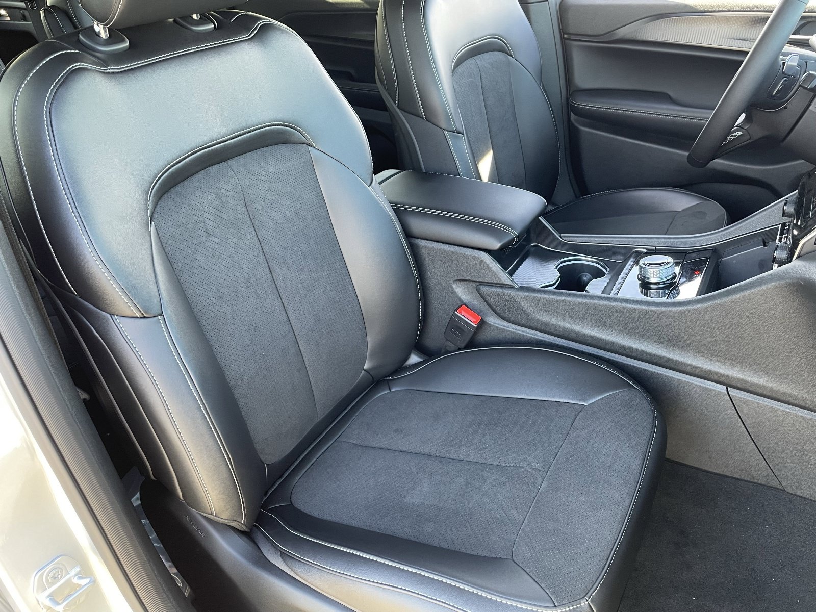 New 2025 Jeep Grand Cherokee L Altitude AWD/4WD image 7