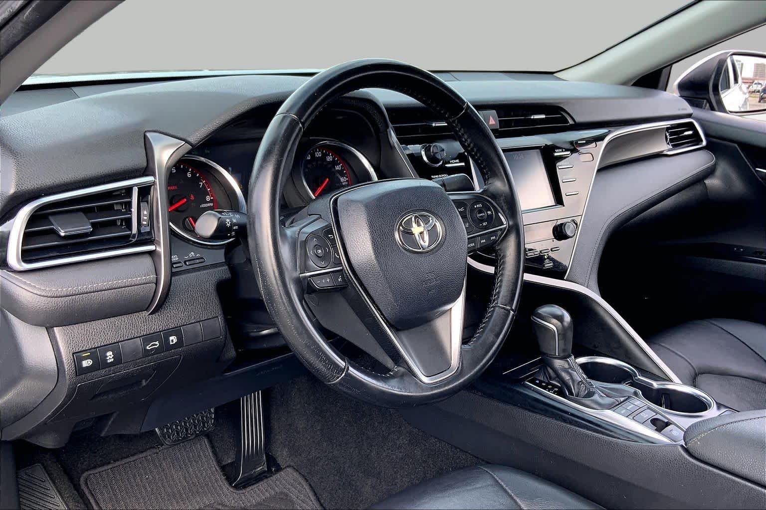 Used 2018 Toyota Camry XSE FWD image 17