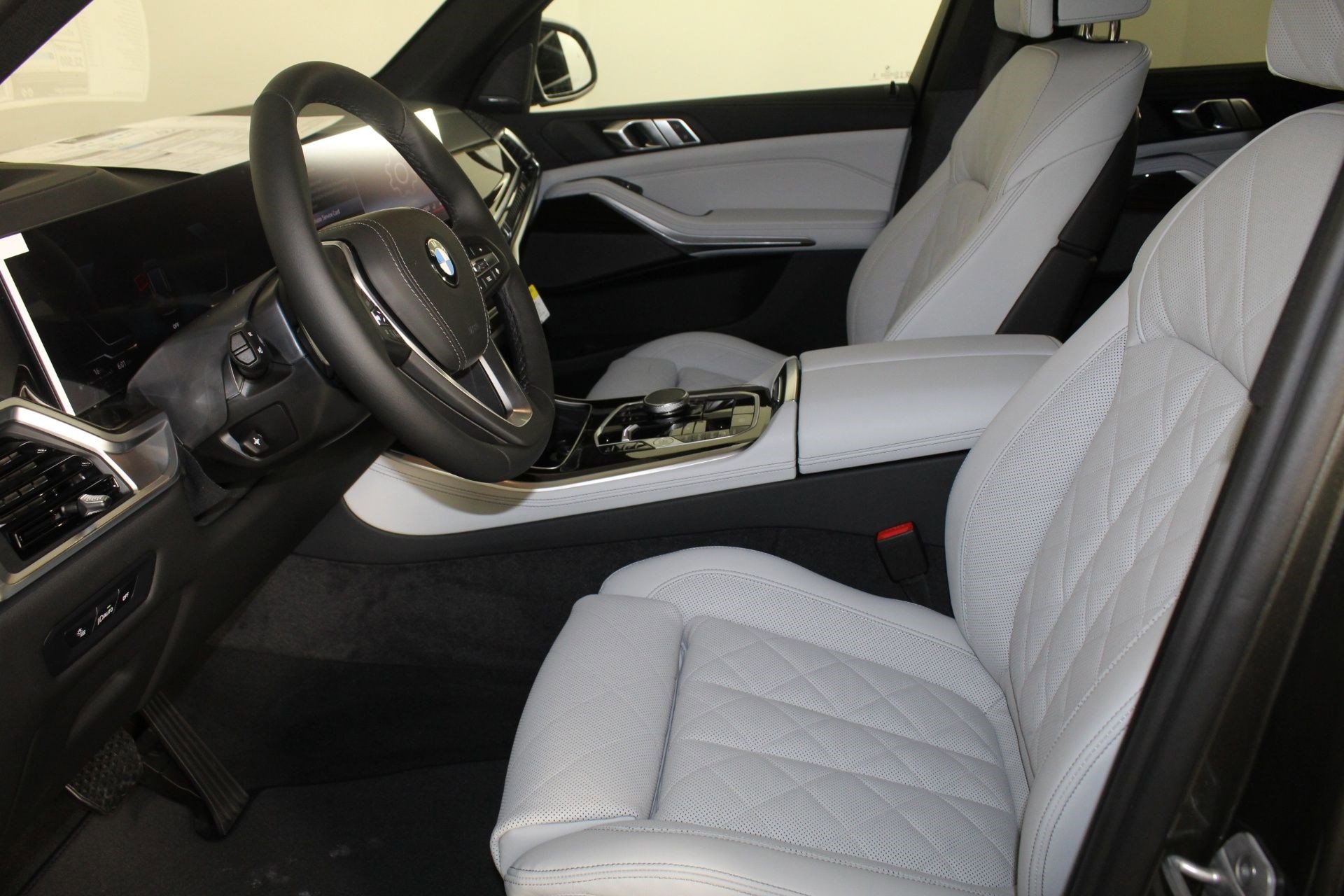 New 2026 BMW X5 xDrive40i w/ Climate Comfort Package AWD/4WD image 5