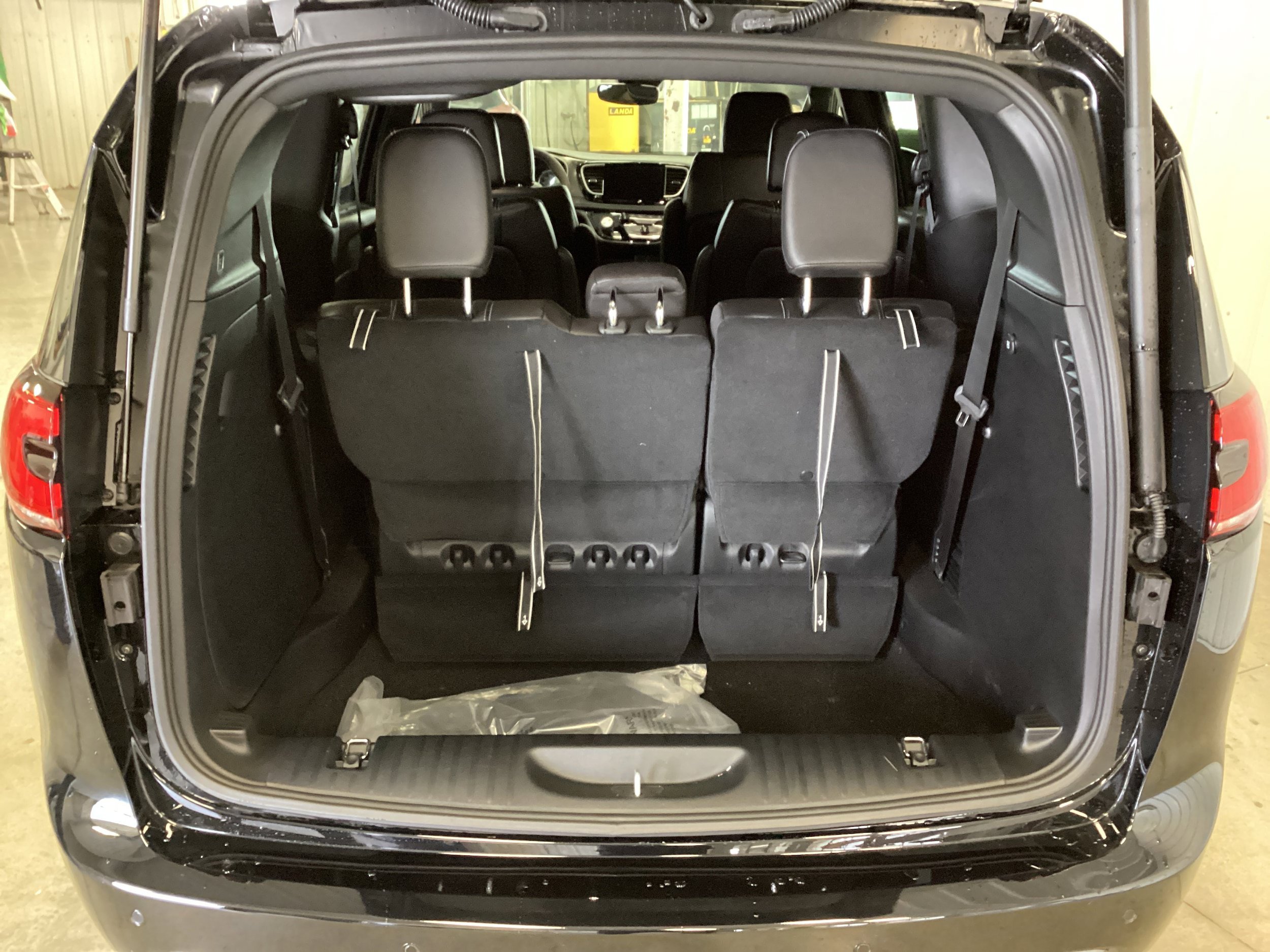 New 2026 Chrysler Pacifica Select w/ S Appearance Package AWD/4WD image 5
