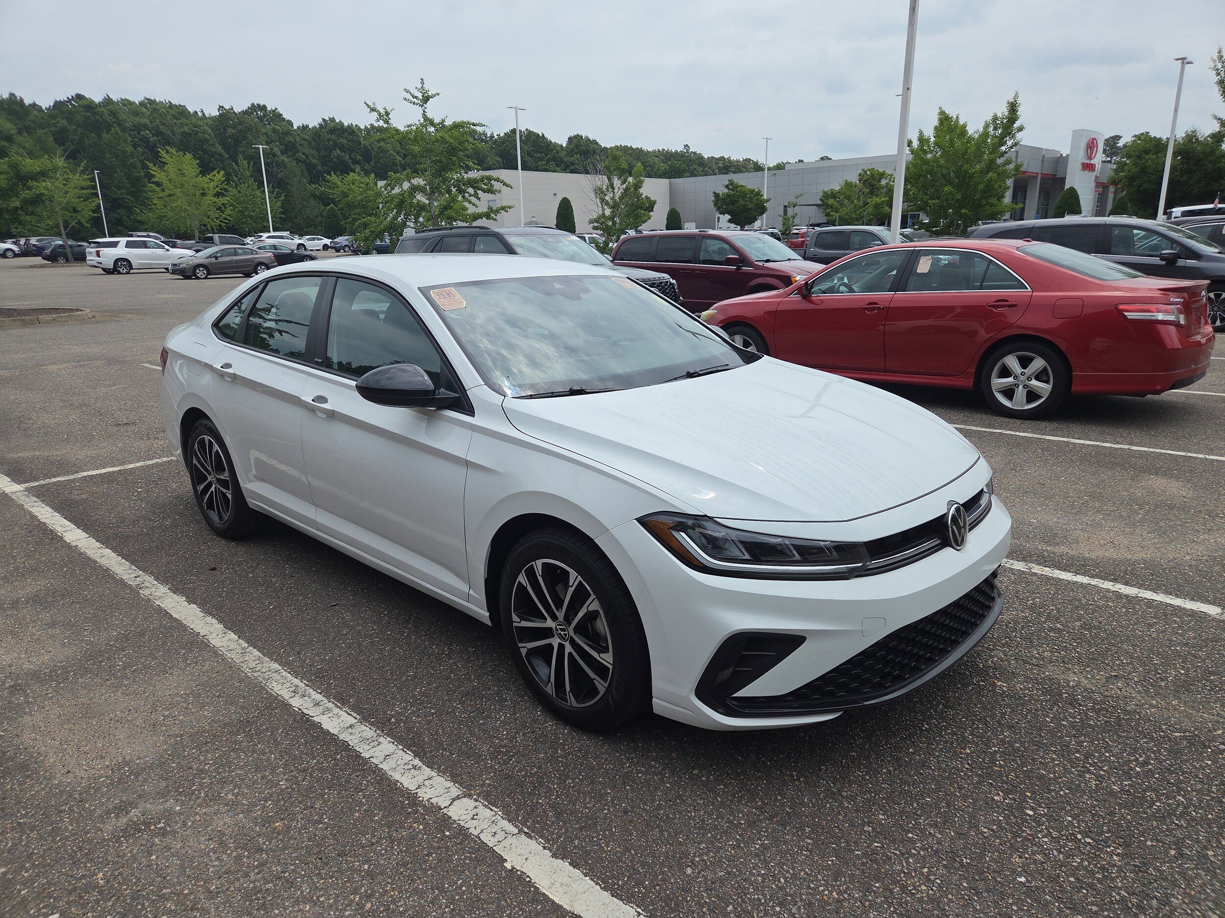 Used 2025 Volkswagen Jetta Sport FWD image 1