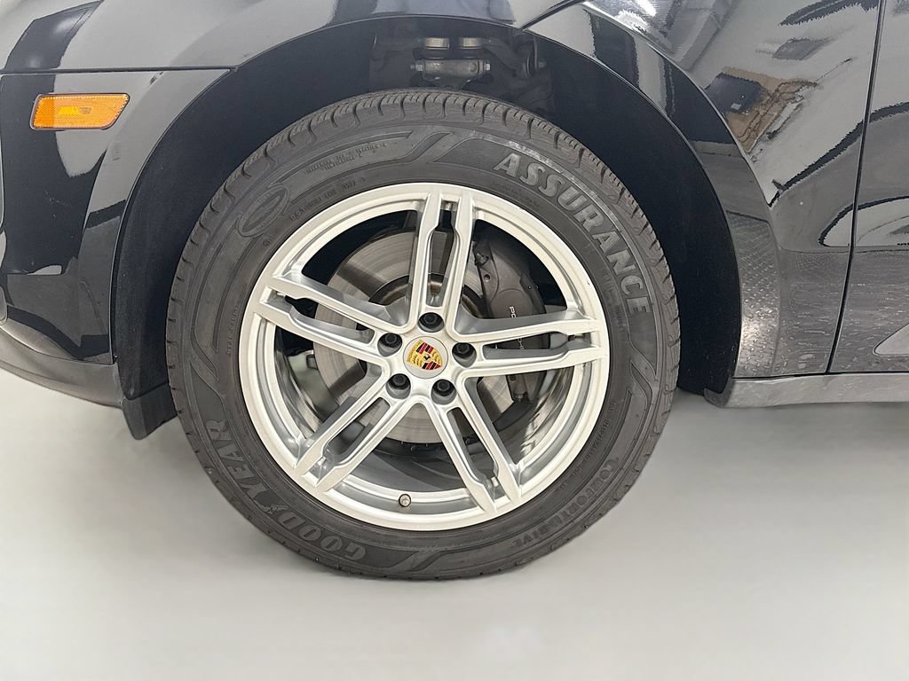 Certified 2020 Porsche Macan AWD/4WD image 34