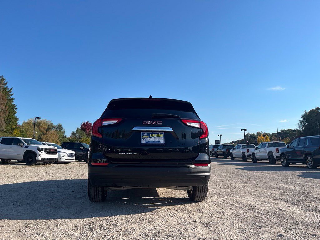 Used 2024 GMC Terrain SLE w/ Driver Convenience Package FWD image 7
