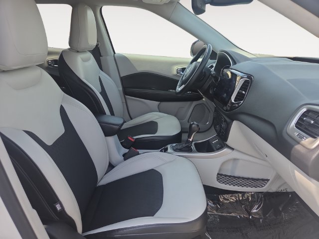 Used 2018 Jeep Compass Latitude w/ Popular Equipment Group FWD image 15