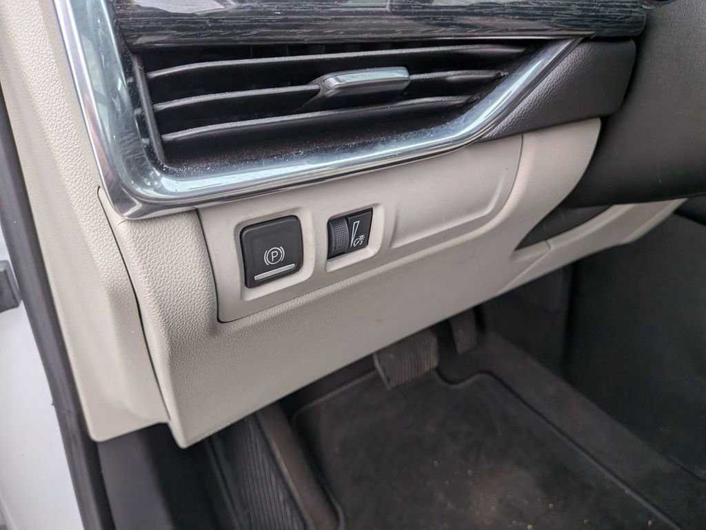 Used 2020 Cadillac XT4 Premium Luxury FWD image 15