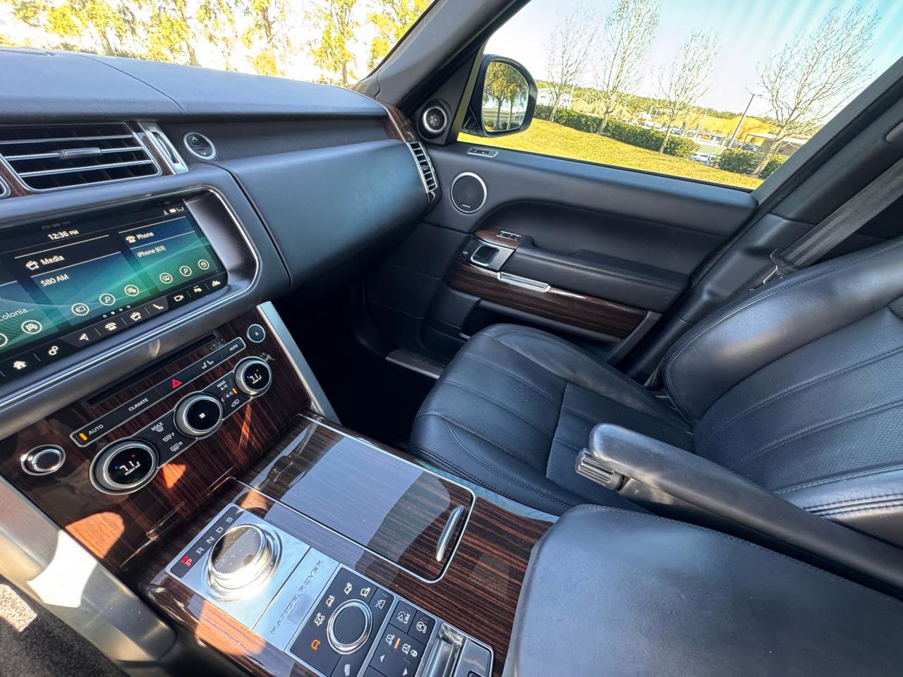 Used 2017 Land Rover Range Rover HSE AWD/4WD image 25