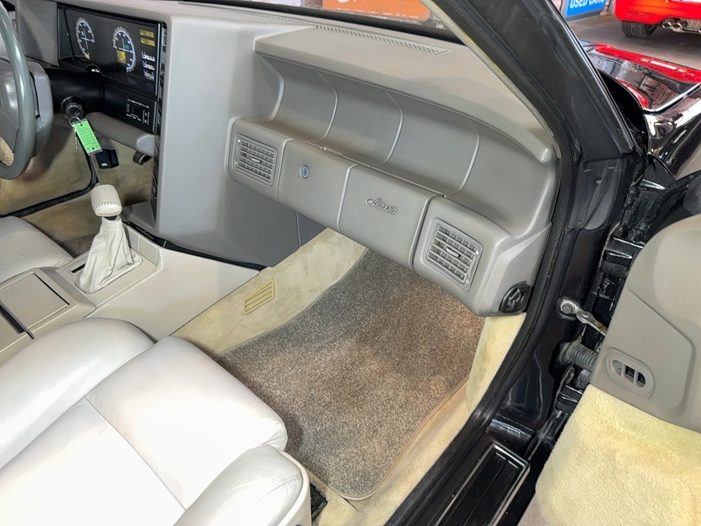 Used 1993 Cadillac Allante FWD image 68