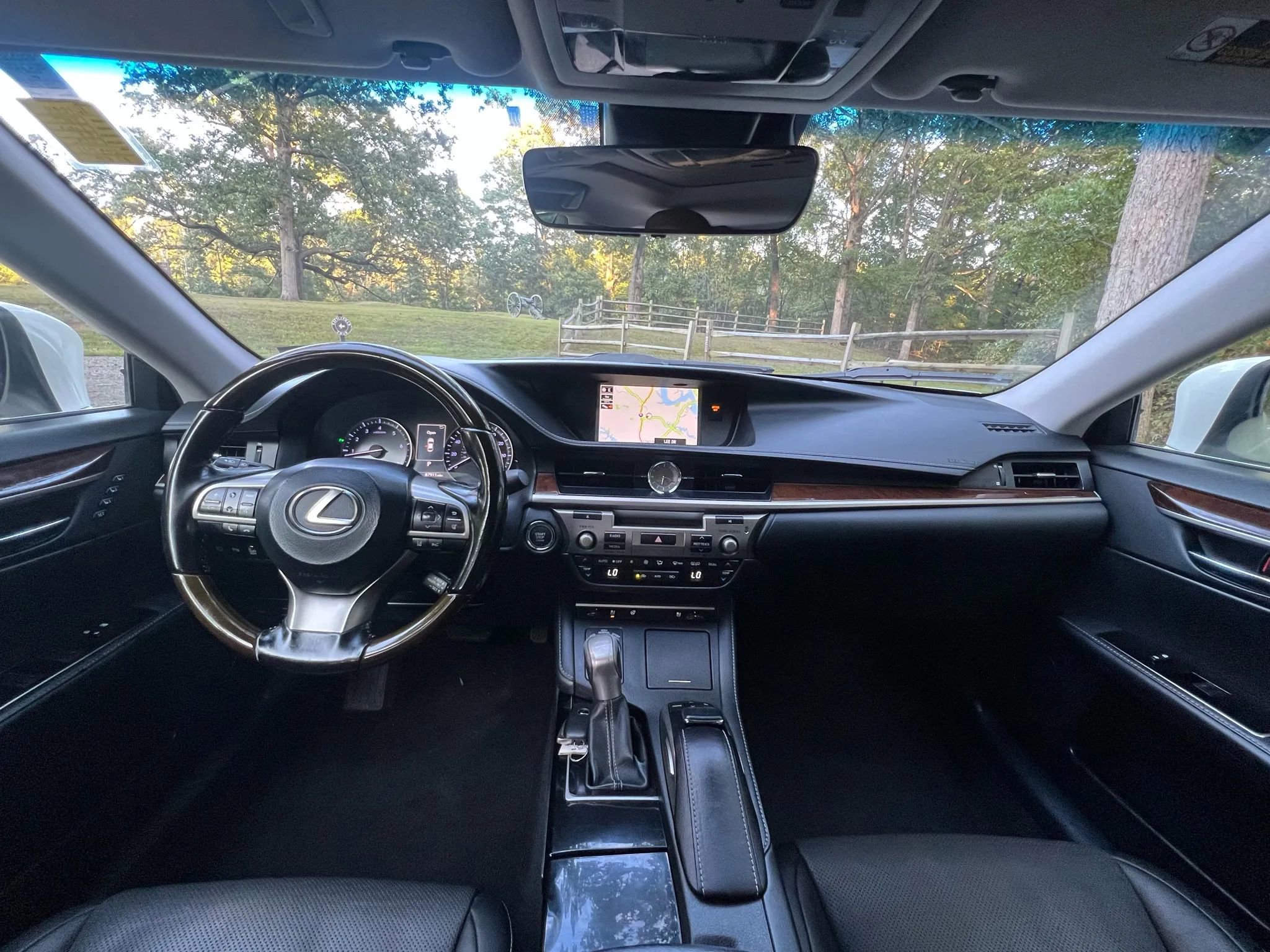 Used 2017 Lexus ES 350 image 2