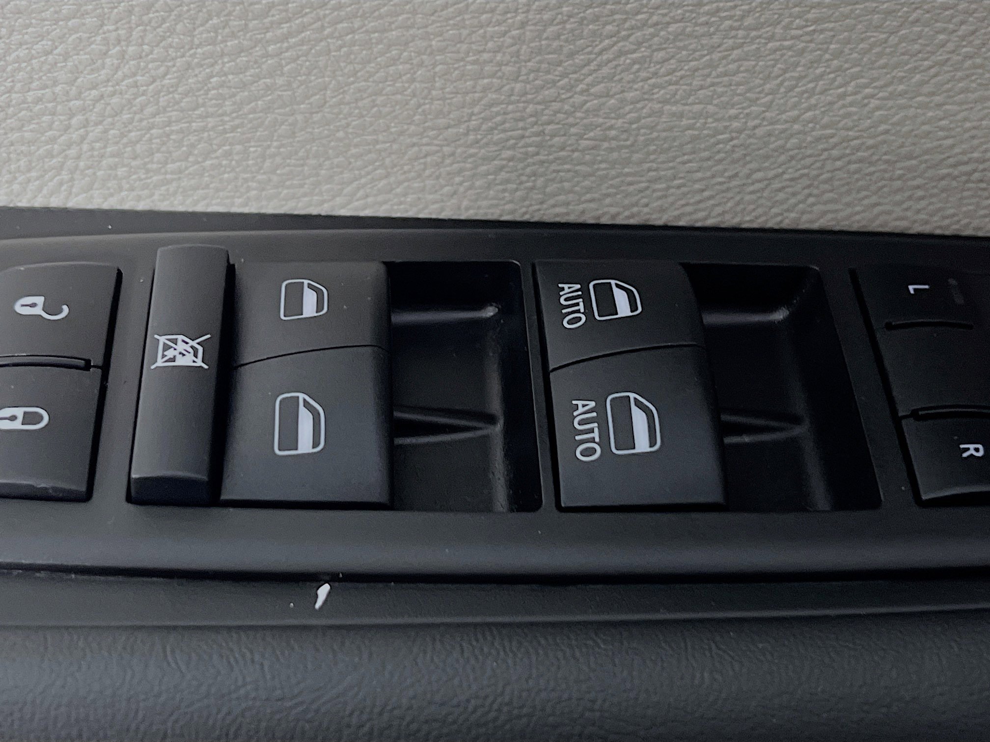 Used 2024 Chrysler Pacifica Touring-L image 17