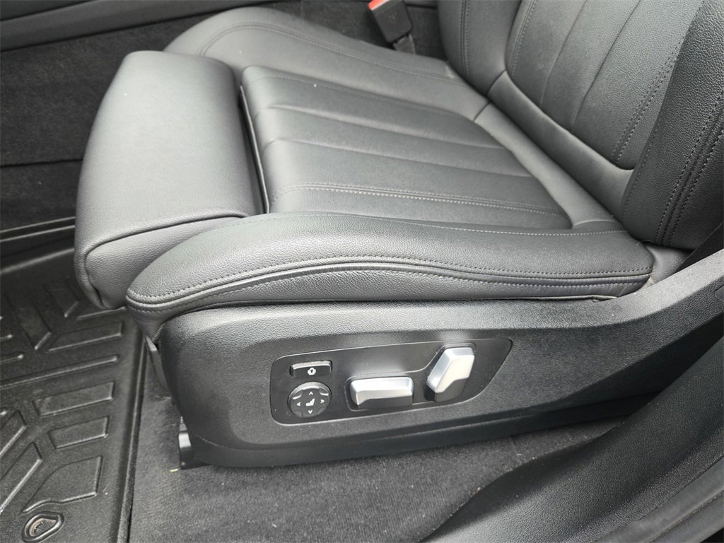 Used 2022 BMW X5 xDrive40i w/ Parking Assistance Package image 11