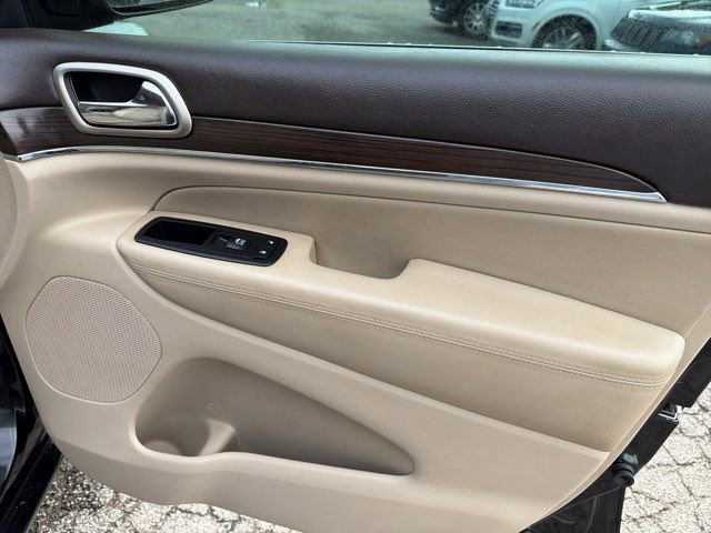 Used 2014 Jeep Grand Cherokee Overland w/ Advanced Technology Group AWD/4WD image 18
