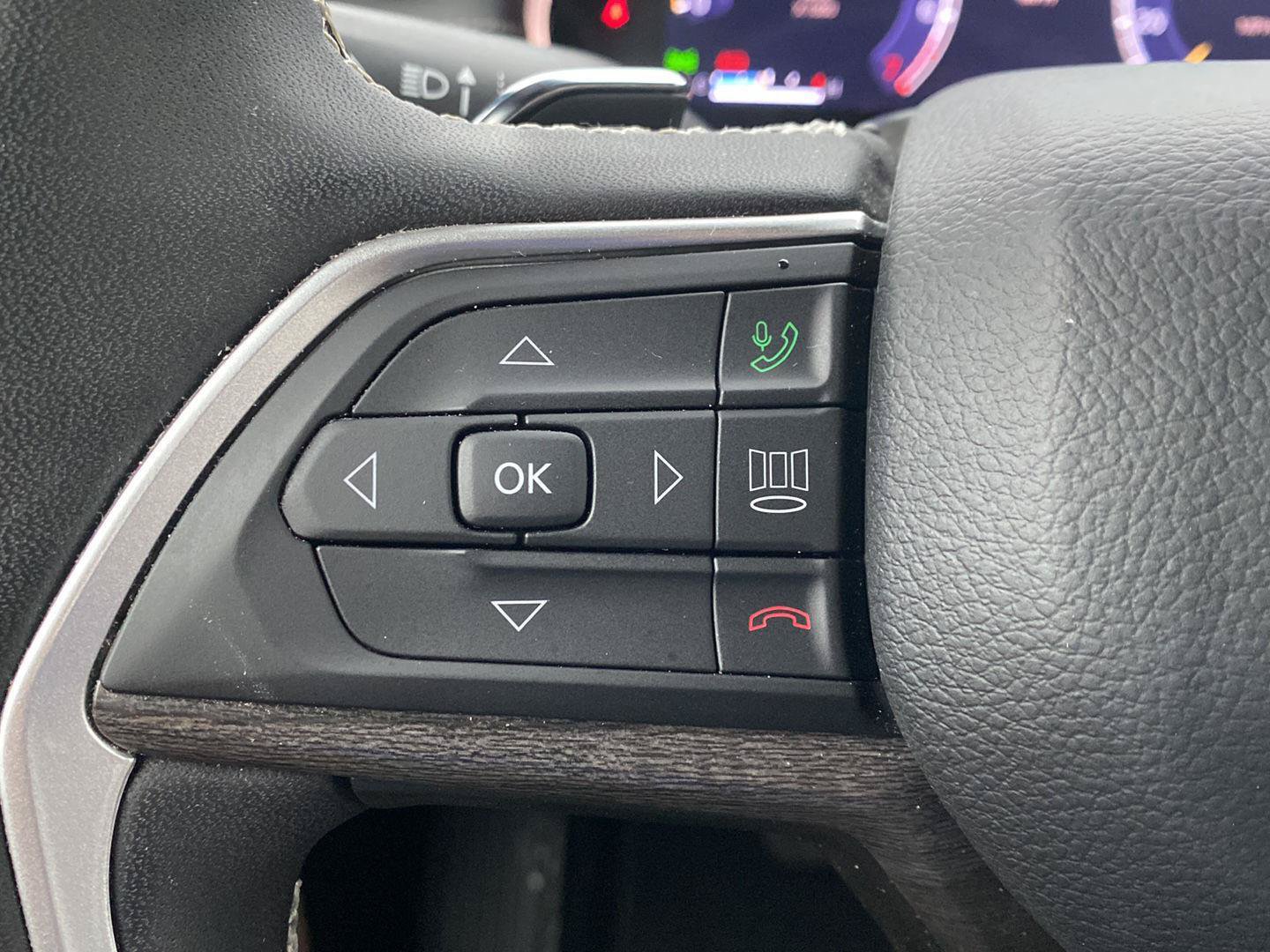 Used 2024 Jeep Grand Cherokee Limited w/ Luxury Tech Group II AWD/4WD image 19