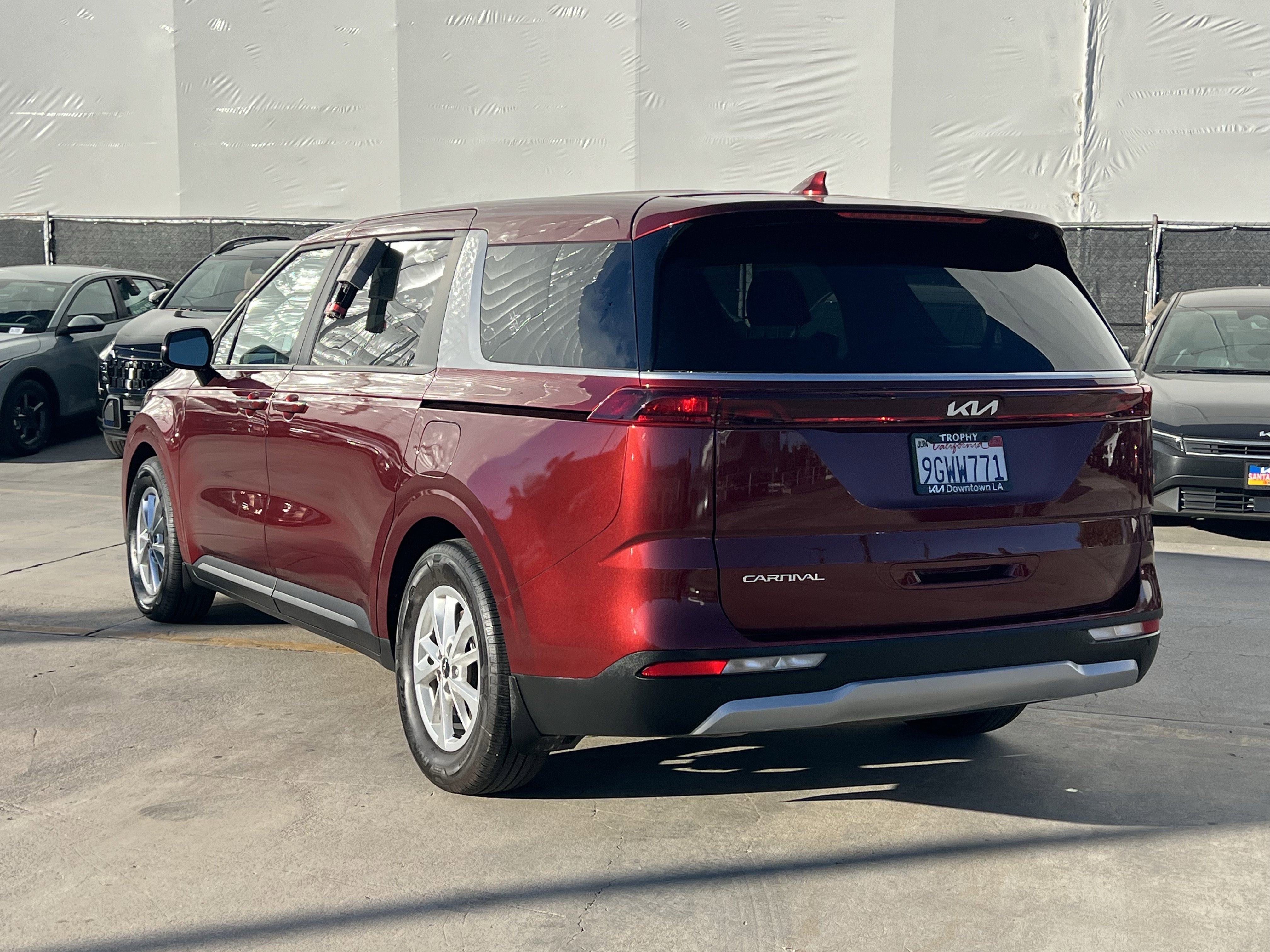 Used 2024 Kia Carnival LX image 4