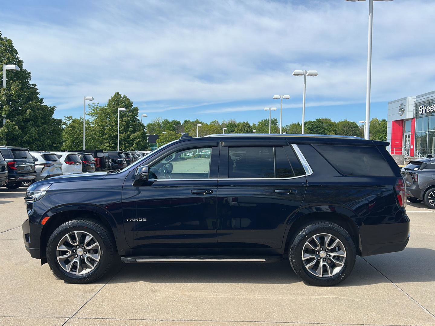 Used 2021 Chevrolet Tahoe LT w/ LT Signature Package AWD/4WD image 5