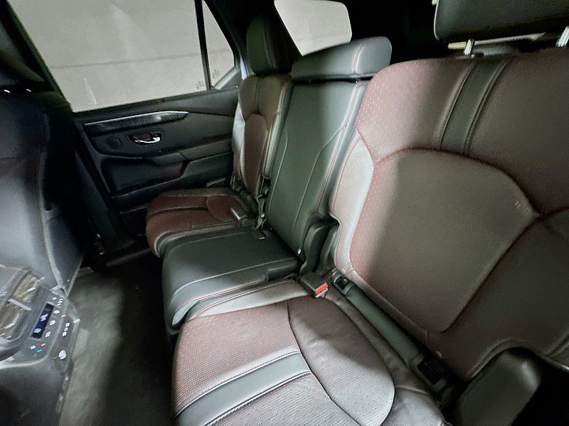 Used 2025 Honda Pilot Black Edition image 23