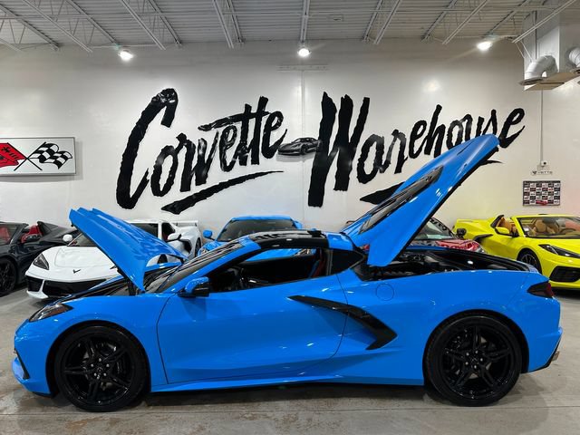 Used 2021 Chevrolet Corvette Stingray Coupe w/ Engine Appearance Package RWD image 2