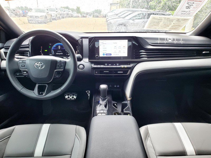 Used 2025 Toyota Camry SE FWD image 9