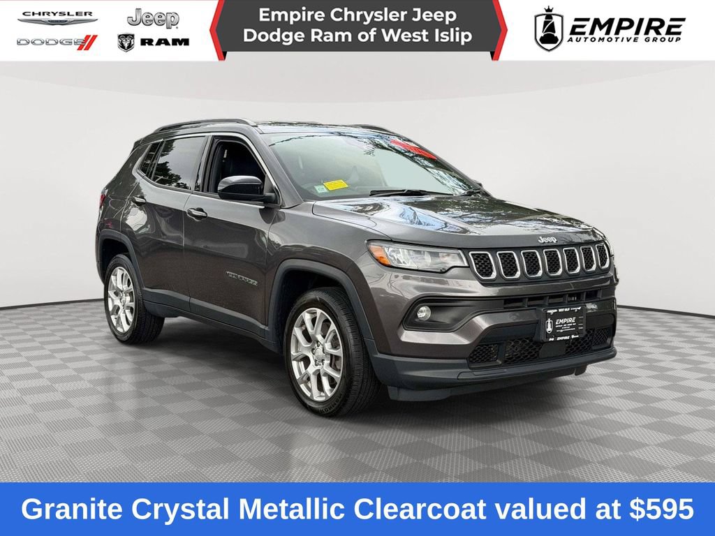 Used 2023 Jeep Compass Latitude AWD/4WD image 1