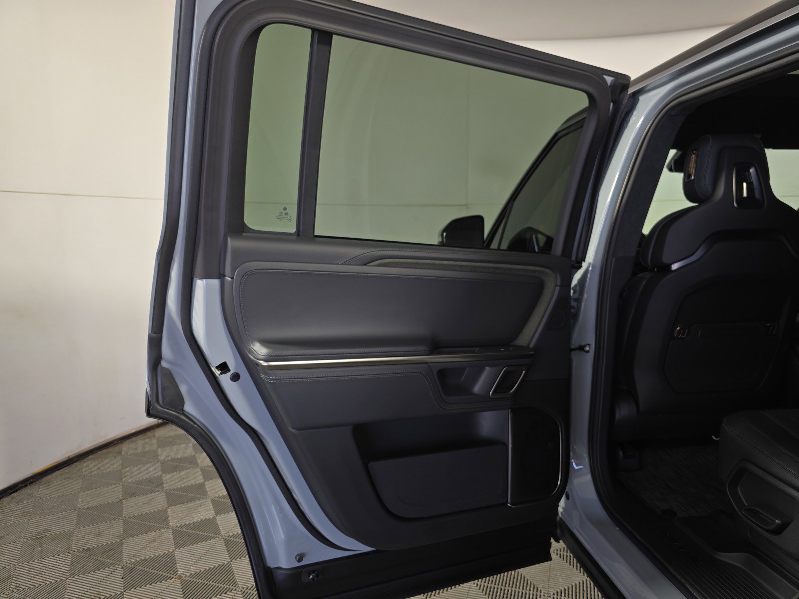 Used 2024 Rivian R1S Adventure image 17