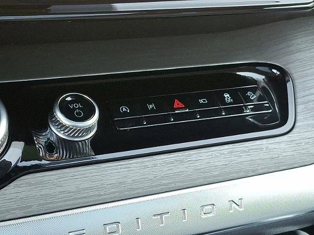 Certified 2025 Ford Expedition Max Platinum image 16