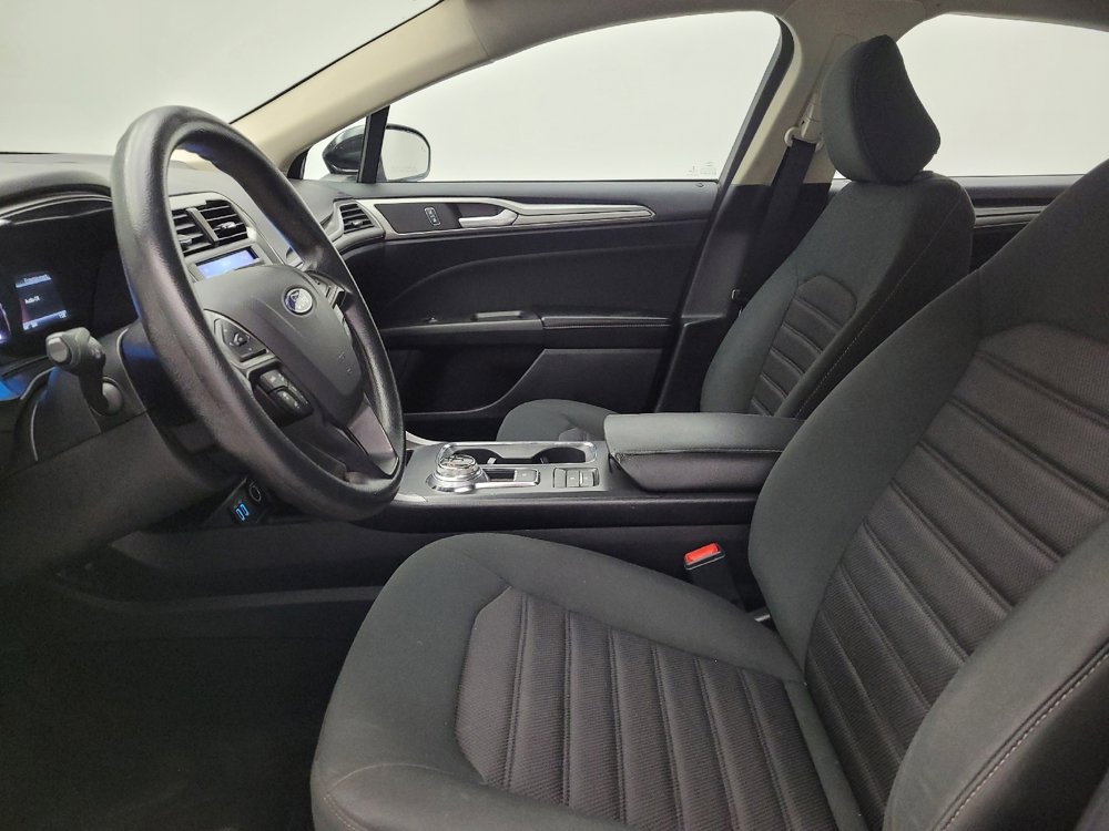 Used 2020 Ford Fusion SE image 17