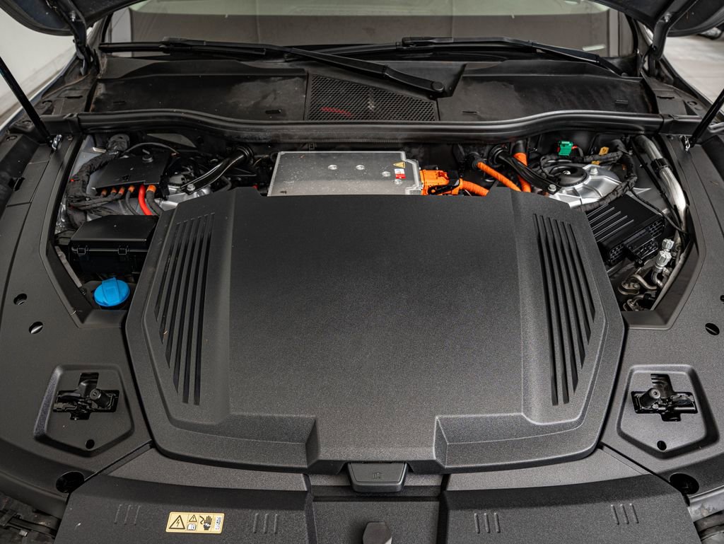 Used 2021 Audi e-tron Premium w/ Convenience Plus Package AWD/4WD image 38