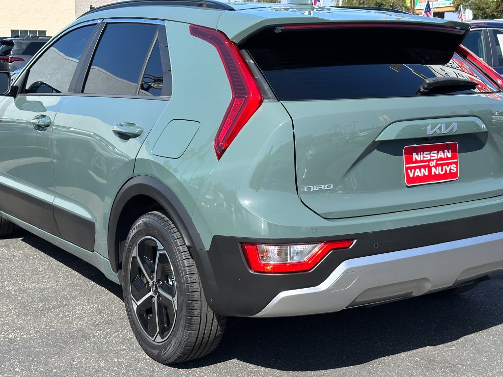 Used 2024 Kia Niro EX FWD image 4