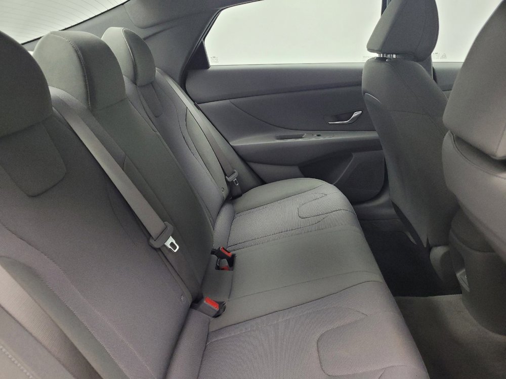 Used 2025 Hyundai Elantra SE FWD image 19