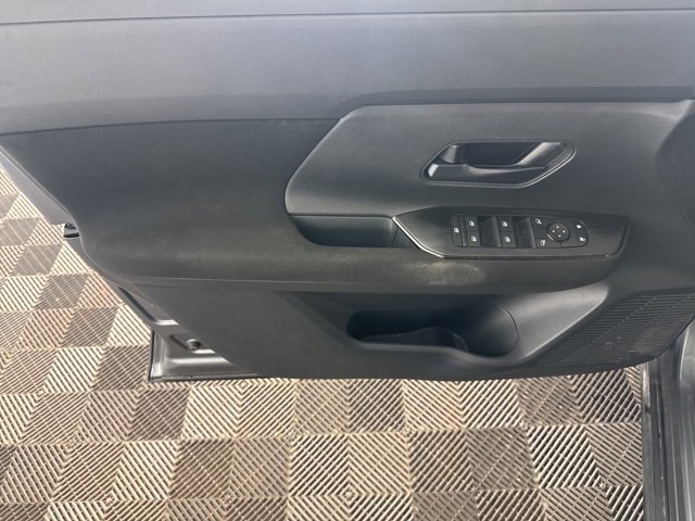 Used 2025 Nissan Kicks S image 18