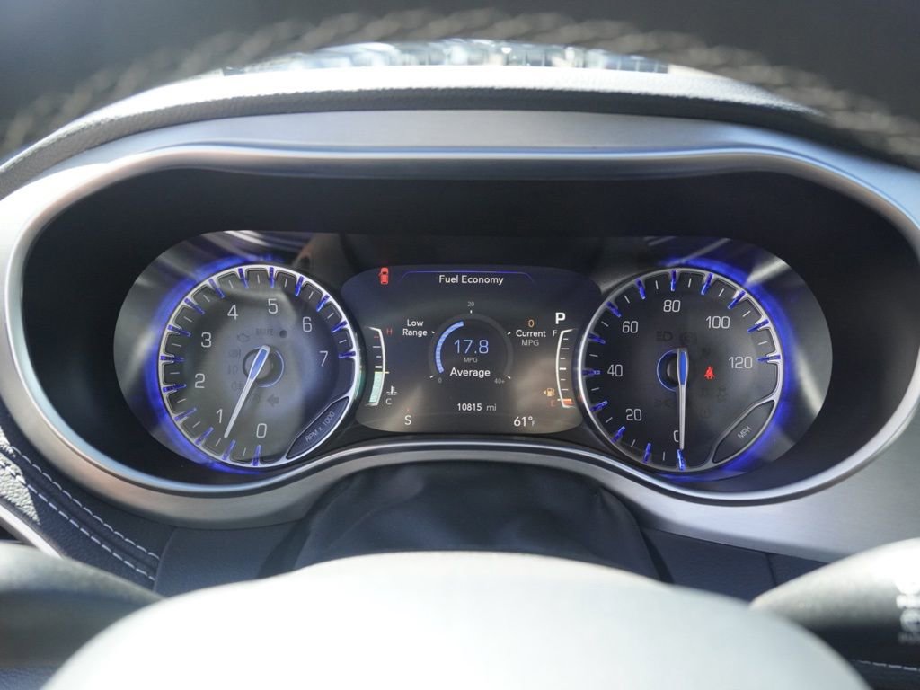 Used 2024 Chrysler Pacifica Limited w/ Uconnect Theater Family Group image 11